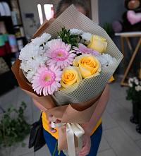 Букет цветов из:  Герберы, Розы и Хризантемы в Брянске