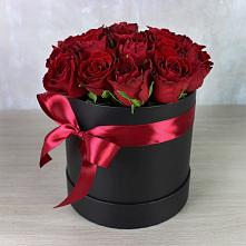 Цветочная композиция из Розы в шляпной коробке в Брянске